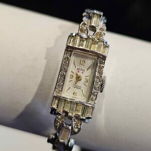 Vintage 2 star Hilton 17 jewel ladies watch.